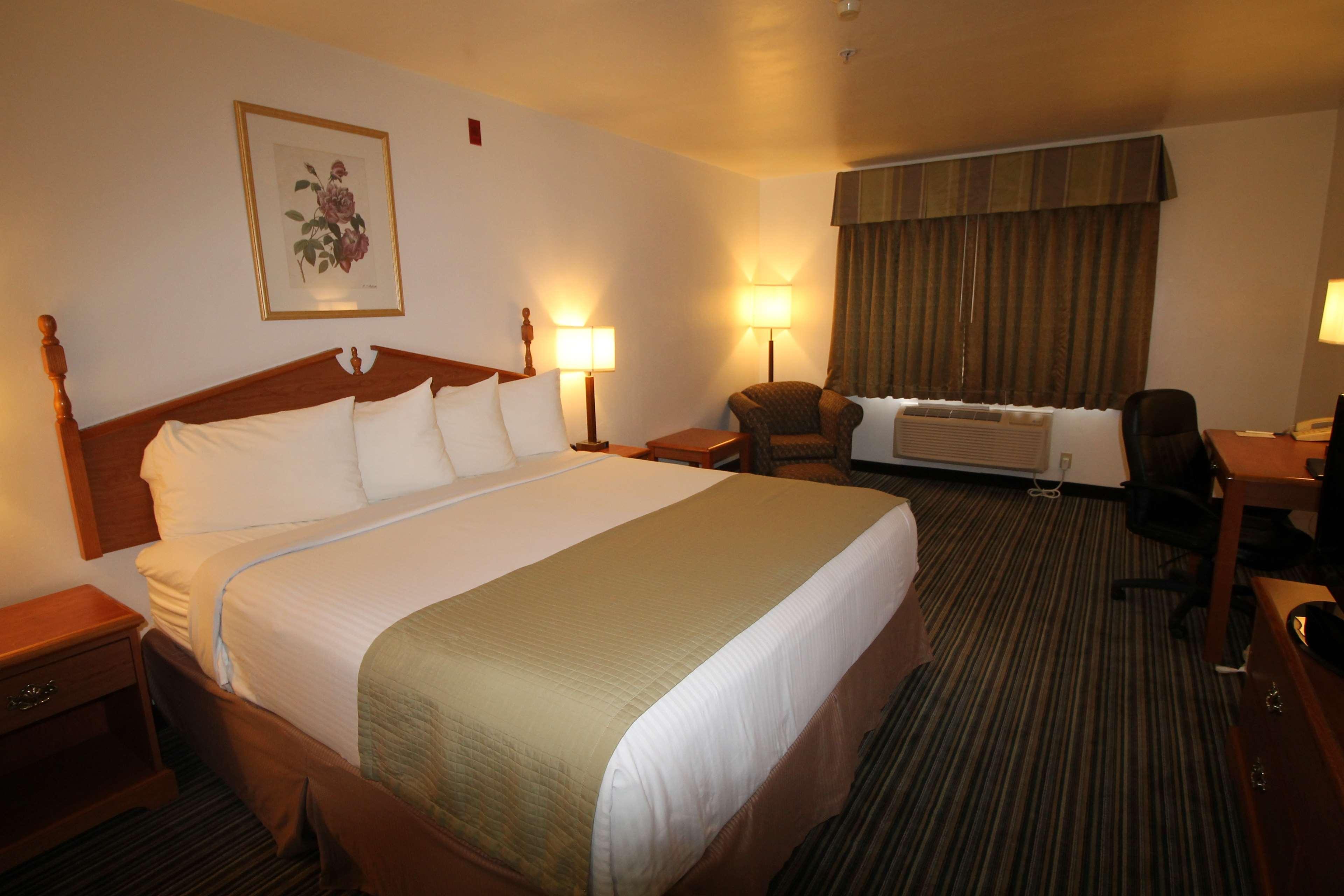 Best Western Liberty Inn Delano Exterior photo