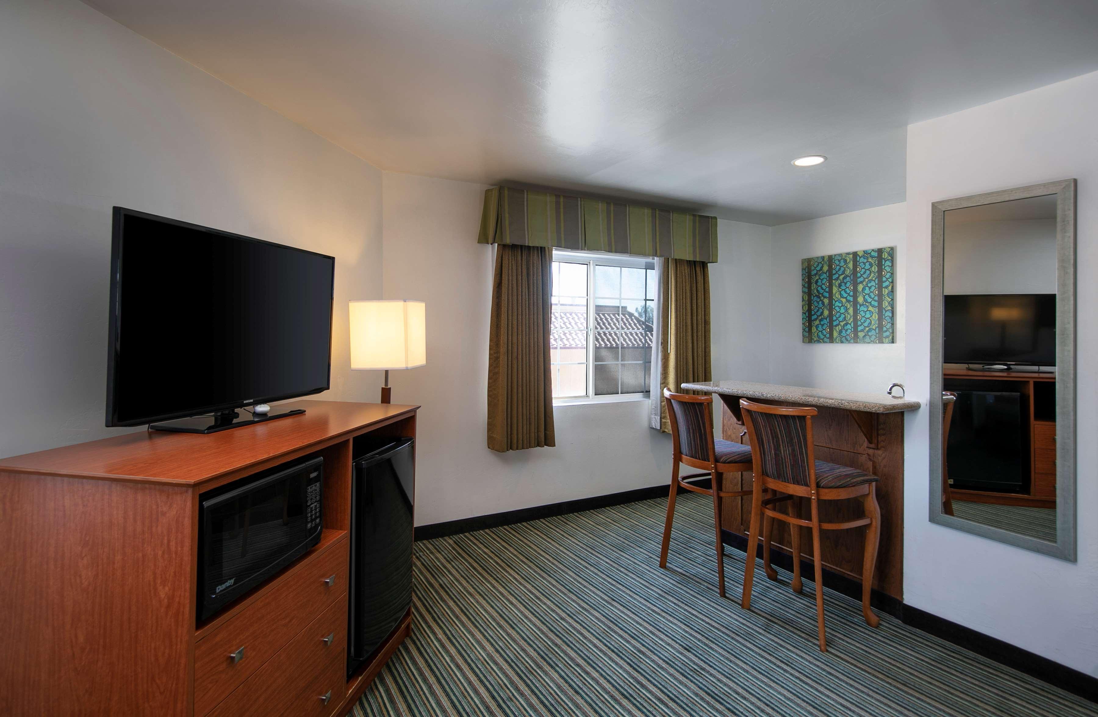 Best Western Liberty Inn Delano Exterior photo