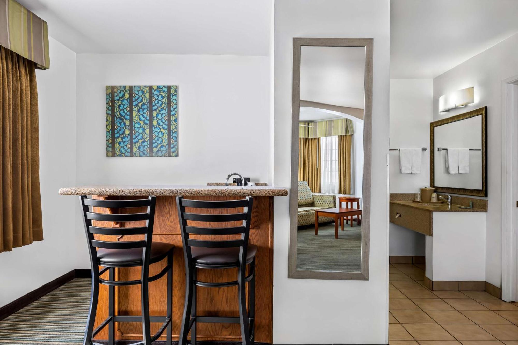 Best Western Liberty Inn Delano Exterior photo