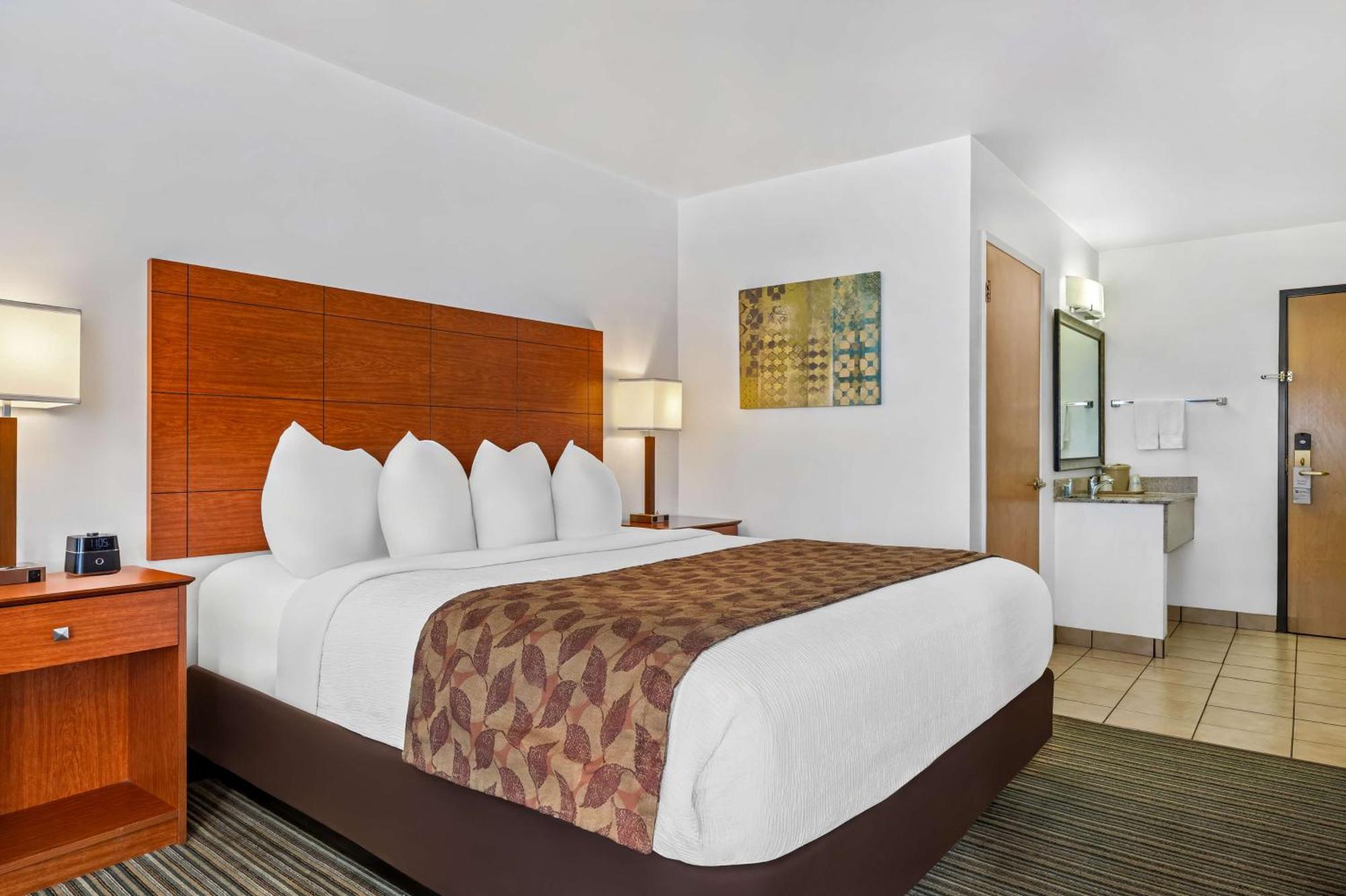 Best Western Liberty Inn Delano Exterior photo