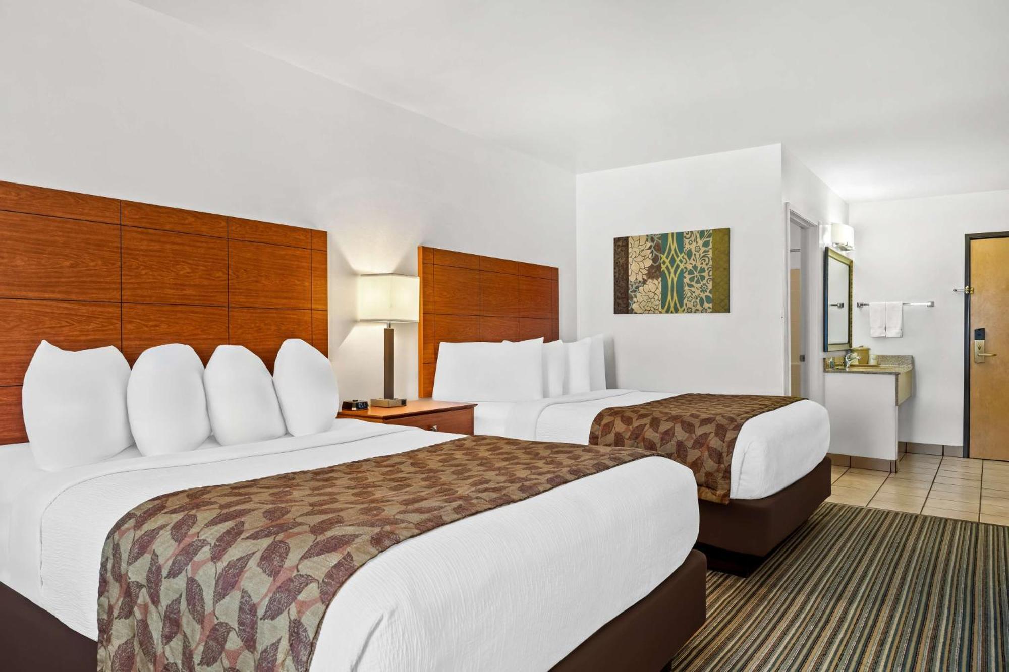 Best Western Liberty Inn Delano Exterior photo