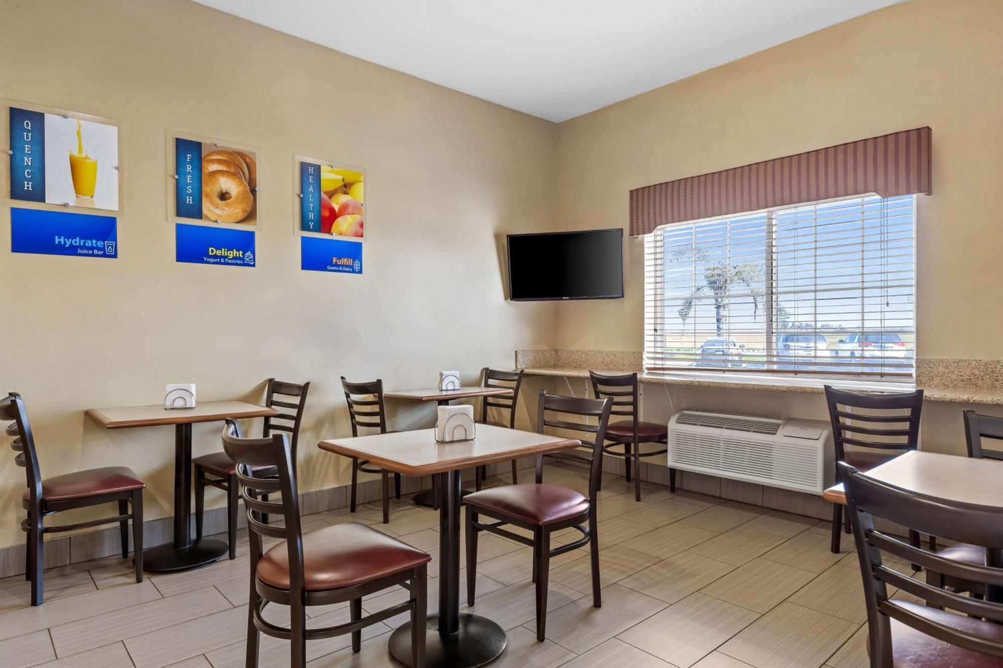 Best Western Liberty Inn Delano Exterior photo