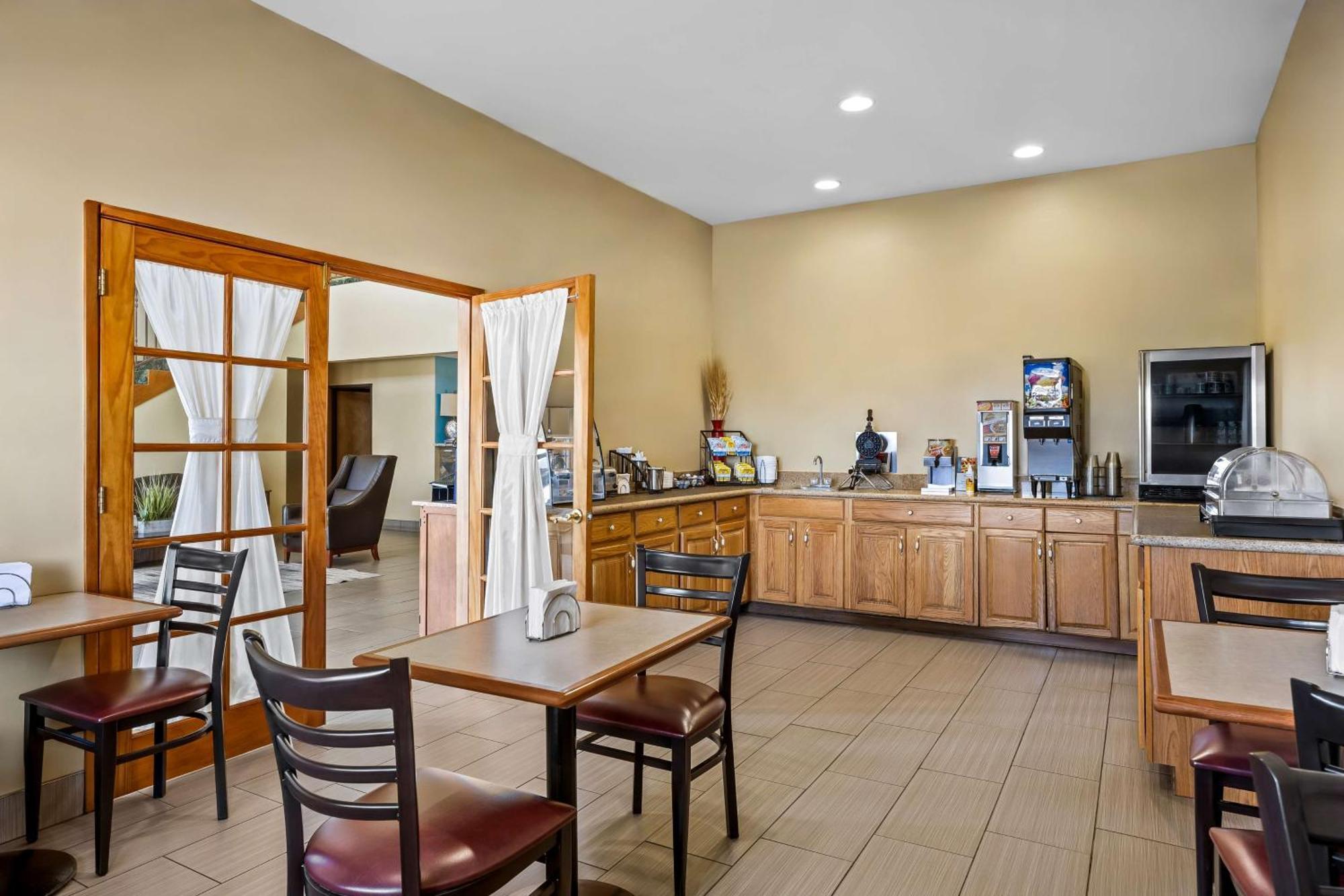 Best Western Liberty Inn Delano Exterior photo